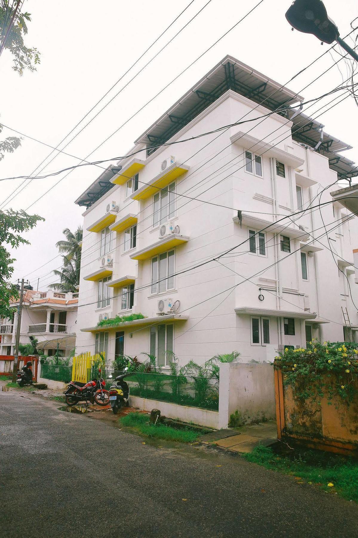 Happy Camper Hostel Kochi Exterior photo