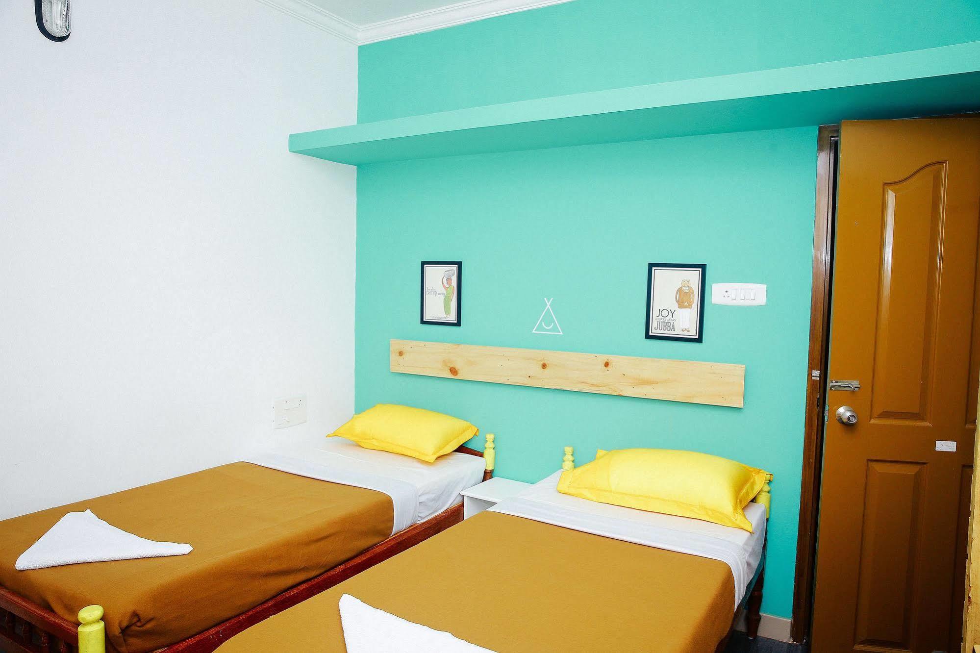 Happy Camper Hostel Kochi Exterior photo